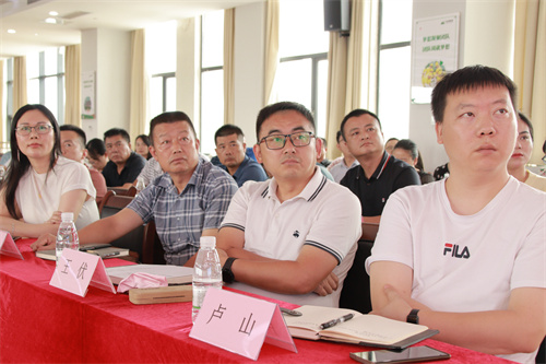 会场人员特写2.jpg 会场人员特写2.jpg