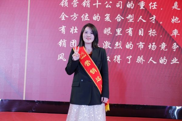 严涵.jpg 严涵.jpg