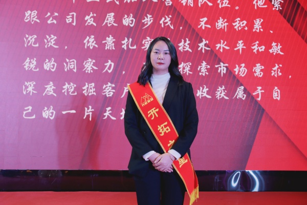 阚银华.jpg 阚银华.jpg