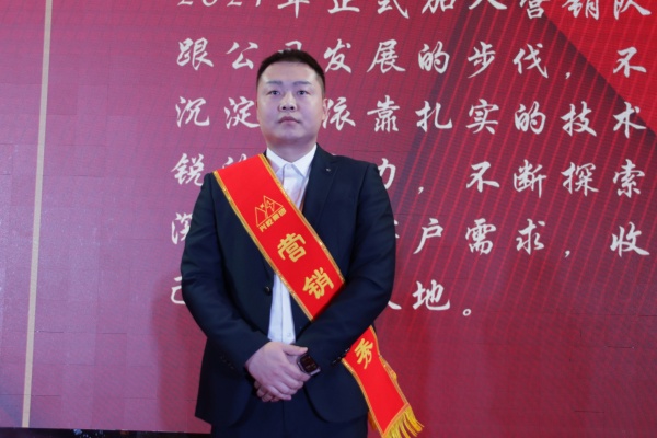 赵子玮.jpg 赵子玮.jpg